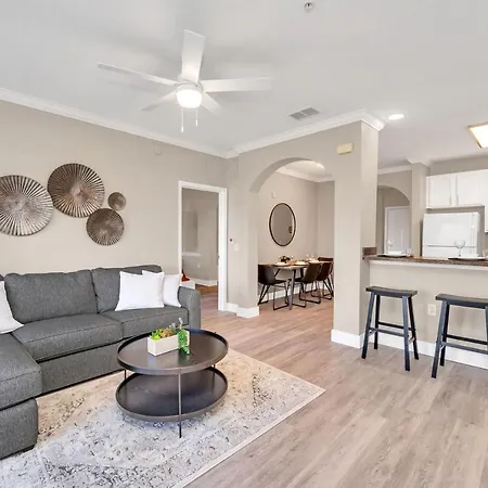 Bright & Modern 2Br Condo With Pool & Hot Tub, Near Disney!